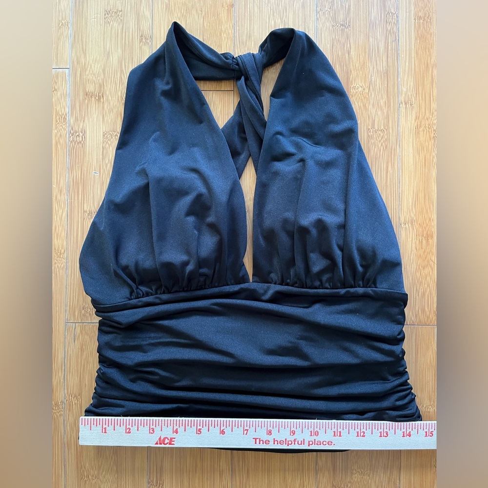 Guess halter top with pads. Medium. - Picture 4 of 13